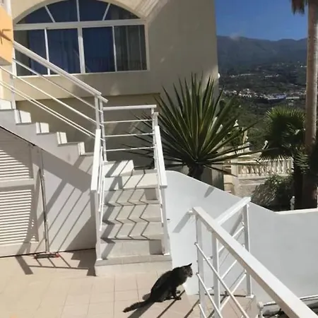 Casa Con Piscina Privada. Mirador De Humbolt.